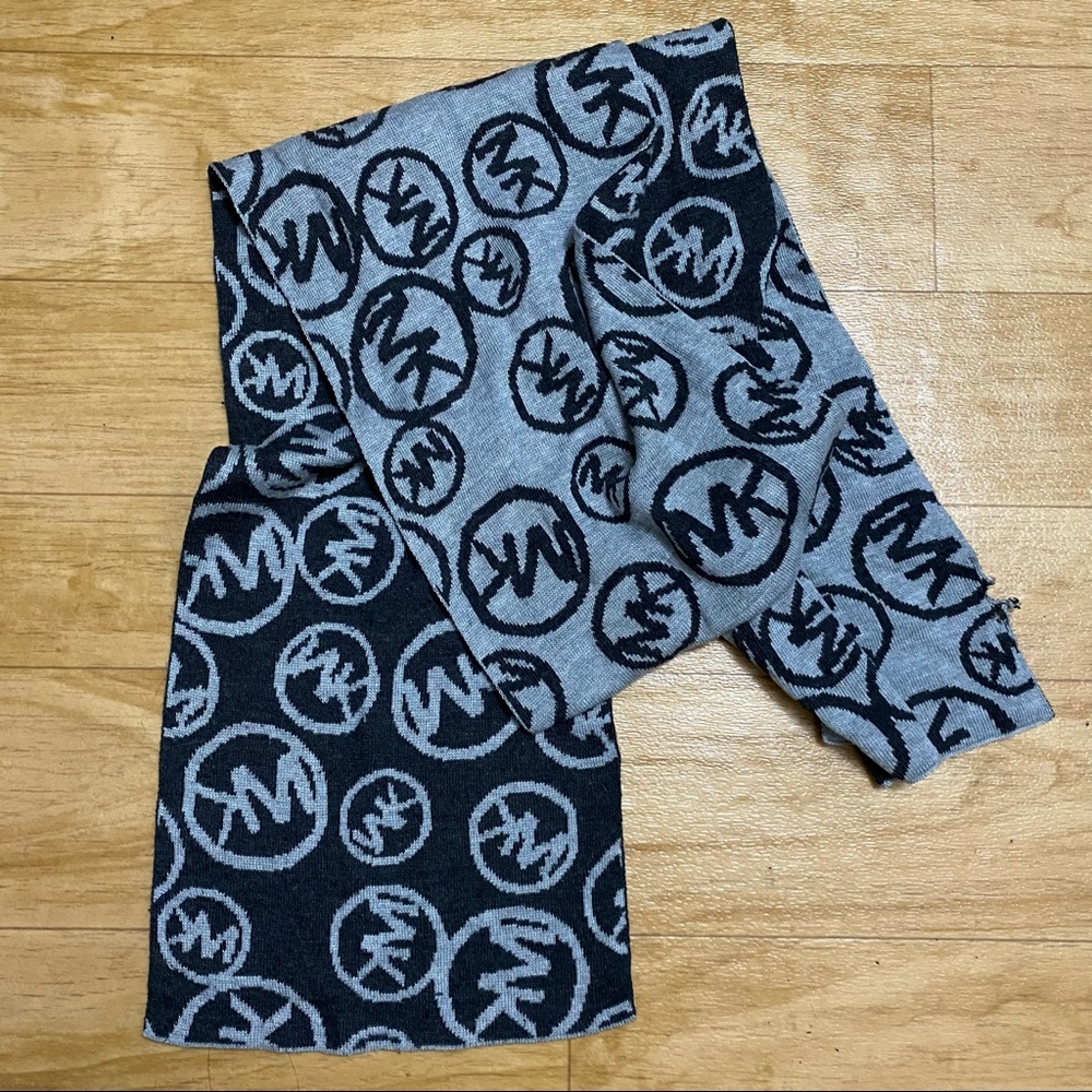 Micheal Kors scarf